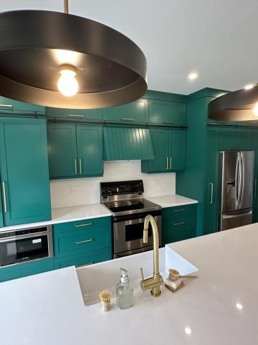 Emerald Kitchen Main Floor Renovation | Ottawa | 2023